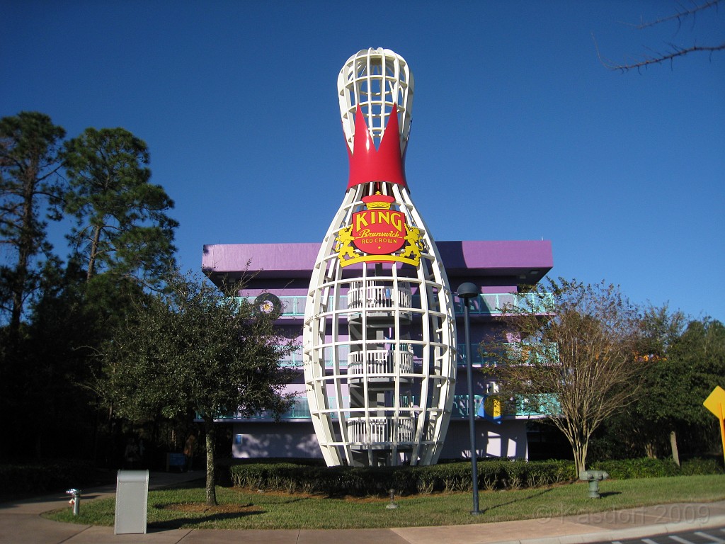 Disney 2010 D1 0589.jpg - January 9-11, 2010 Disney World Florida. Went to run the marathon. Saturday, fly down, check in, go to Expo to pick up packet, then to see Blue Man Group in the evening.